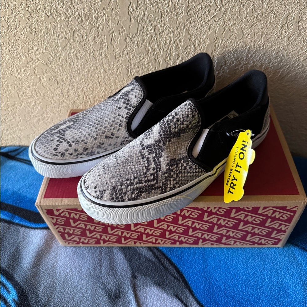 New  Asher Deluxe Slip On Snakeskin Print Skate Shoes Sneakers Women’s size 10